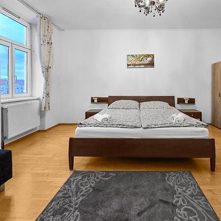 Spacious Three-Bedroom, Three King-Size Beds Wiedeń Zewnętrze zdjęcie