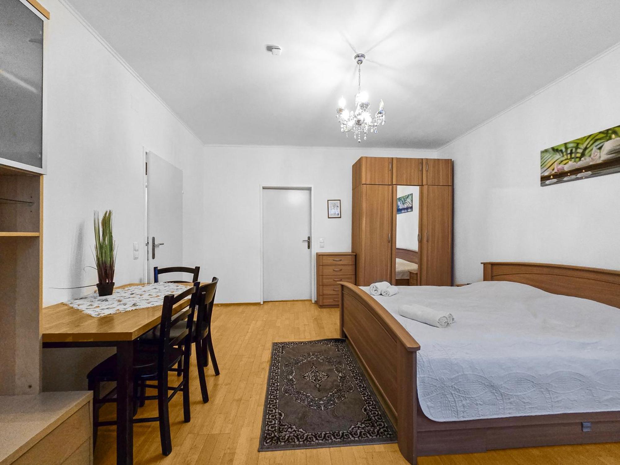 Spacious Three-Bedroom, Three King-Size Beds Wiedeń Zewnętrze zdjęcie