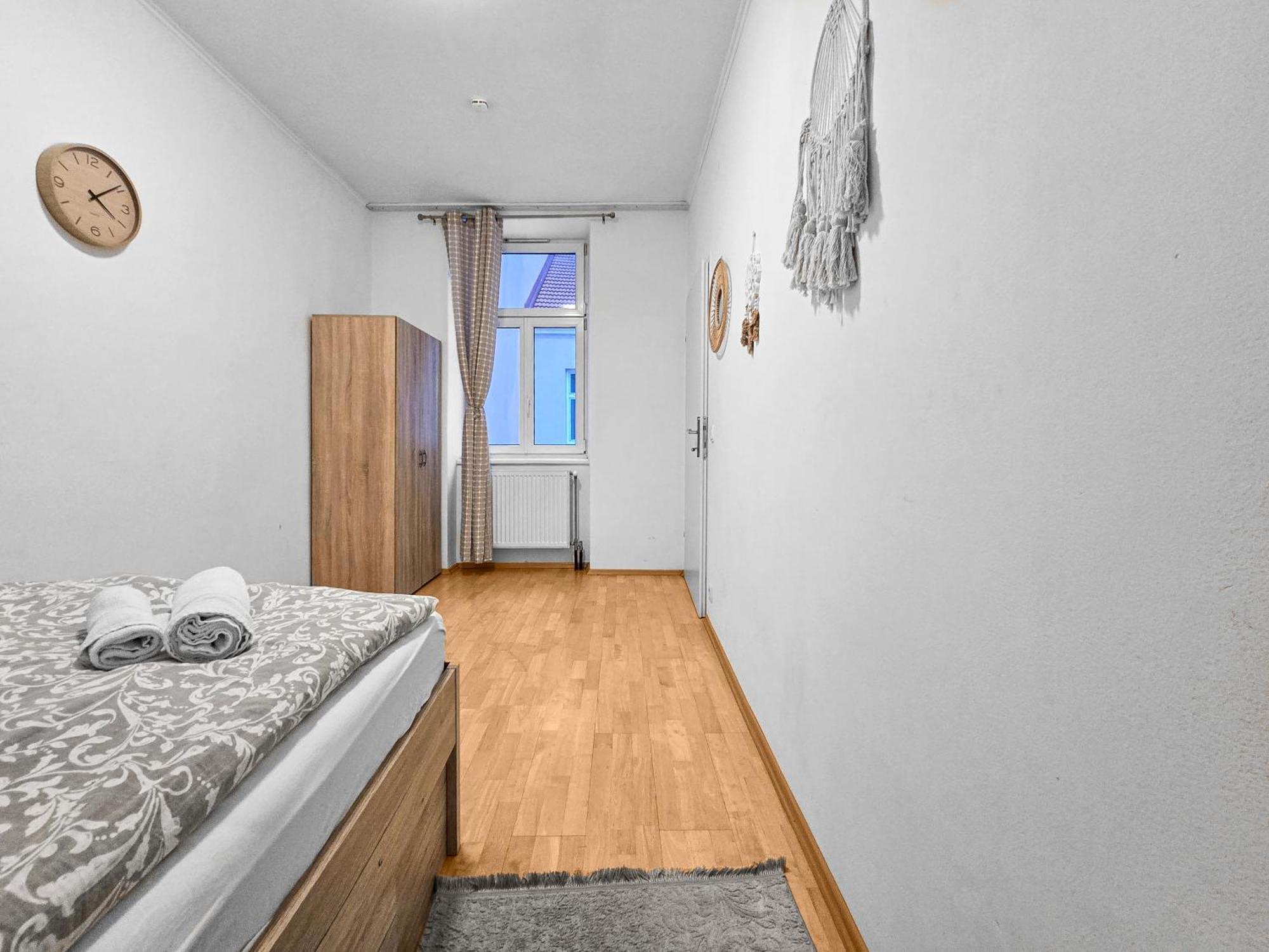 Spacious Three-Bedroom, Three King-Size Beds Wiedeń Zewnętrze zdjęcie